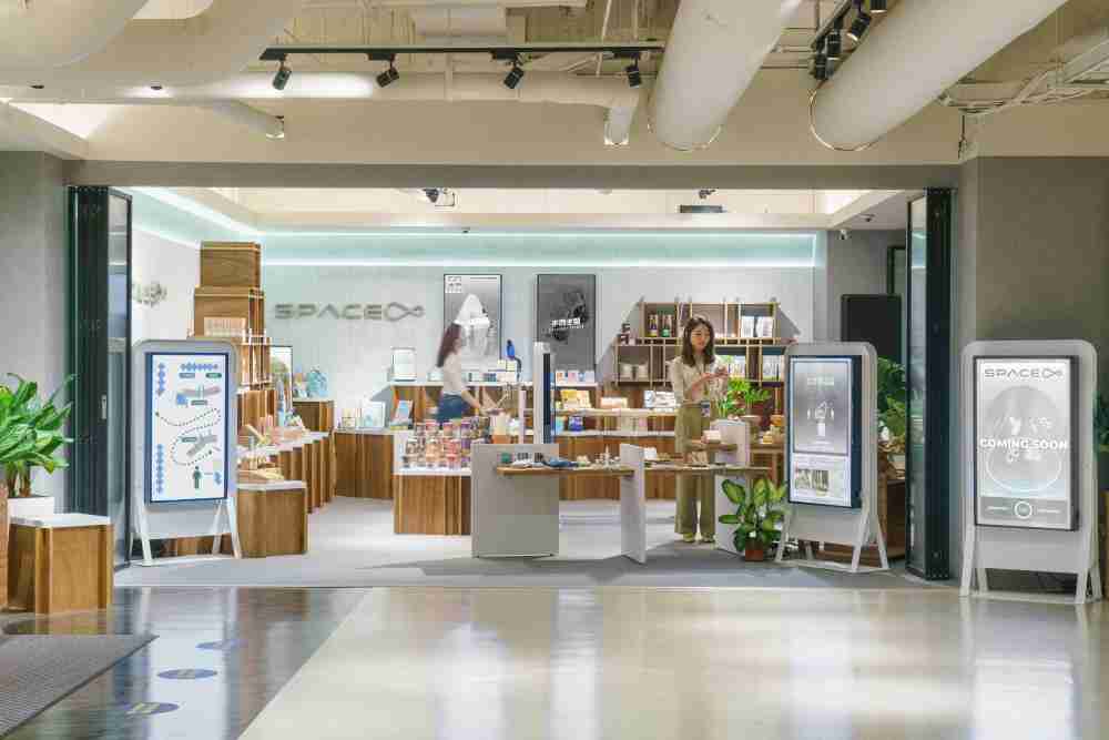 尊龙集团打造永续选物商店，，展示社企及社创商品，，，结合创利空间所开发的智能零售系统，，，，整合多元产品信息，，，，让无人商店扮演公益行动的推手